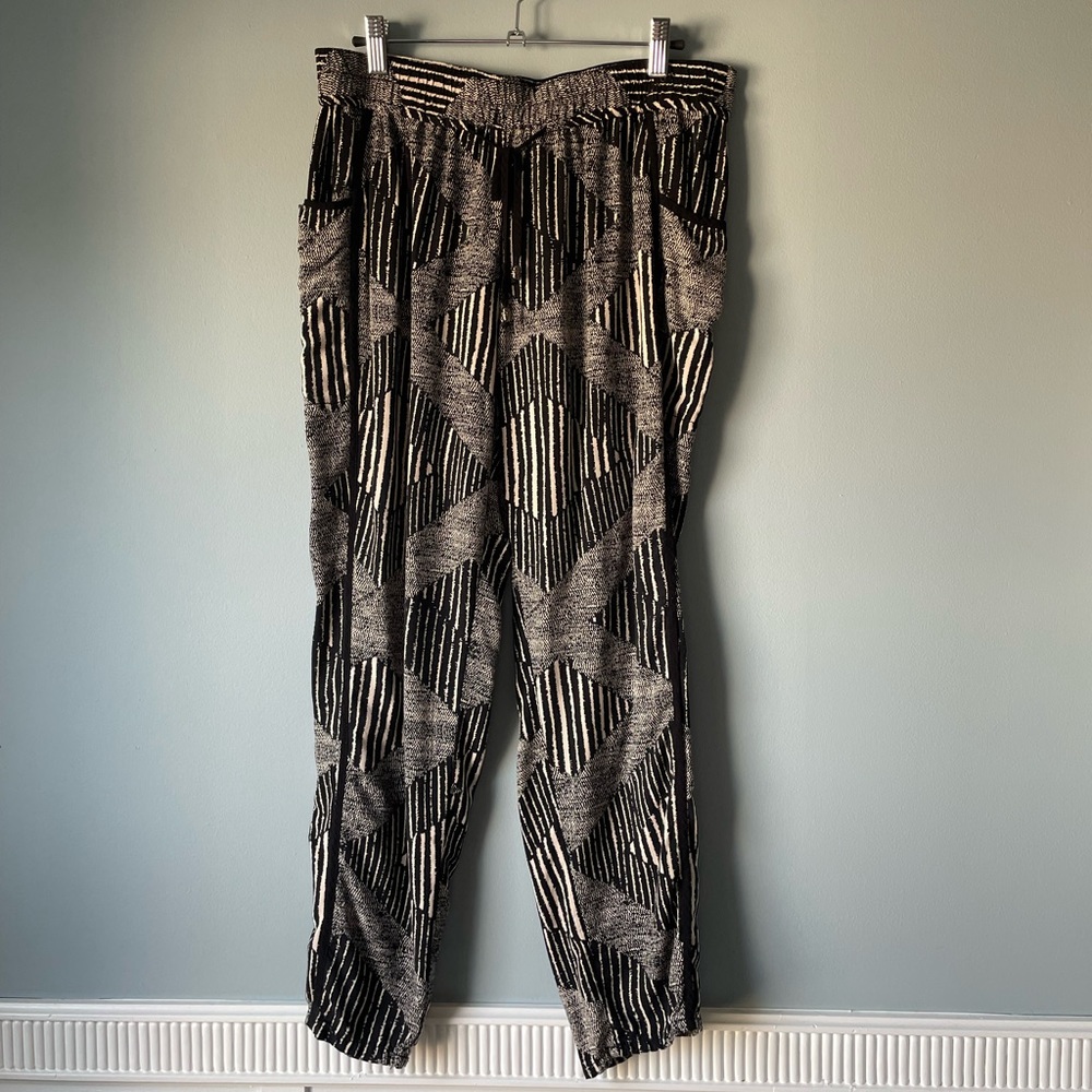 Anthropologie hei hei jogger pants cropped pant elastic waist patterned